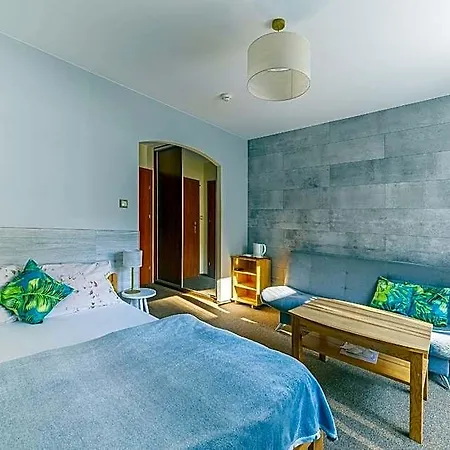 Nefryt - 600 M Od Pkp, Duzy Parking, Lodowka, Czajnik, Balkon, *
