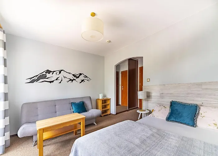 Nefryt - Lodowka I Czajnik W Pokoju, Dwa Aneksy Kuchenne Ogolnodostepne, Duzy Parking Rezort